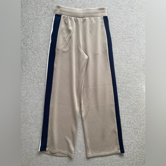 SPANX Women’s Air Essentials Colorblock Wide Leg Track Pant, Ashwood, Size L - Picture 8 of 8